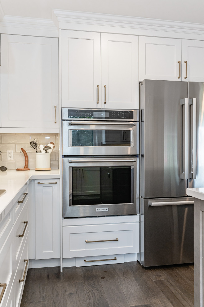 Kitchen - transitional kitchen idea