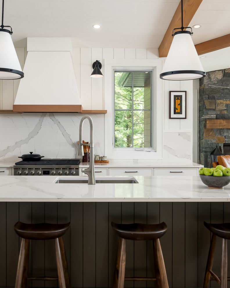 Mountain style kitchen photo in Toronto