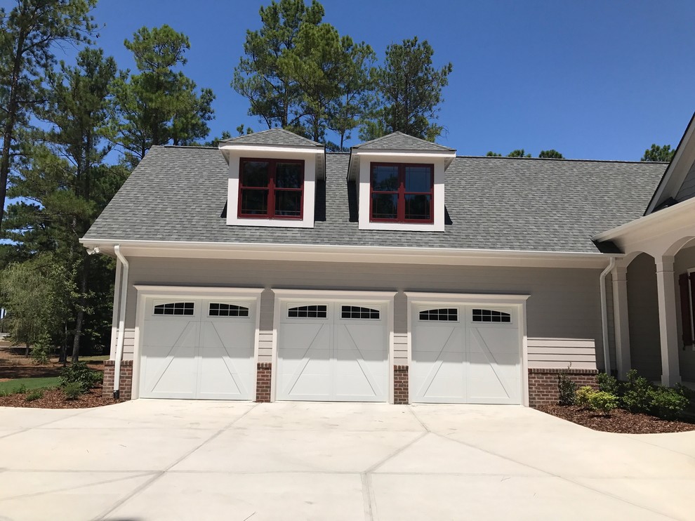Design ideas for a mid-sized arts and crafts garage in Raleigh.