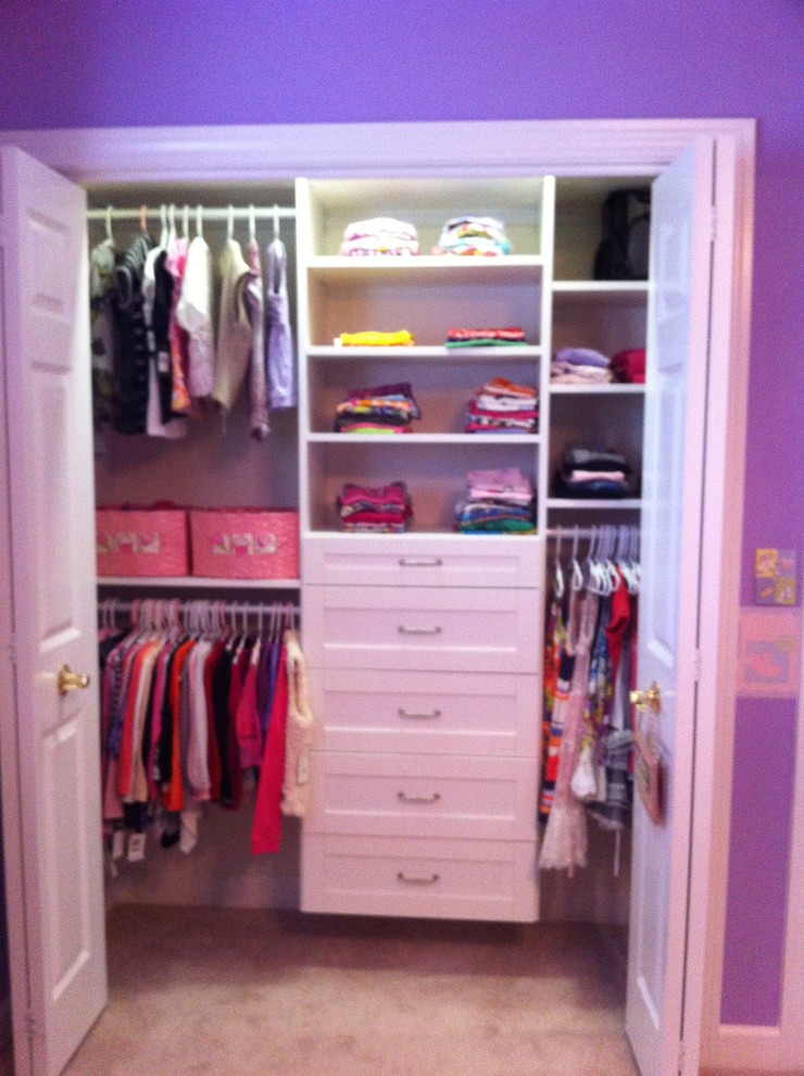 Mid-sized traditional women's built-in wardrobe in Chicago with white cabinets and carpet.