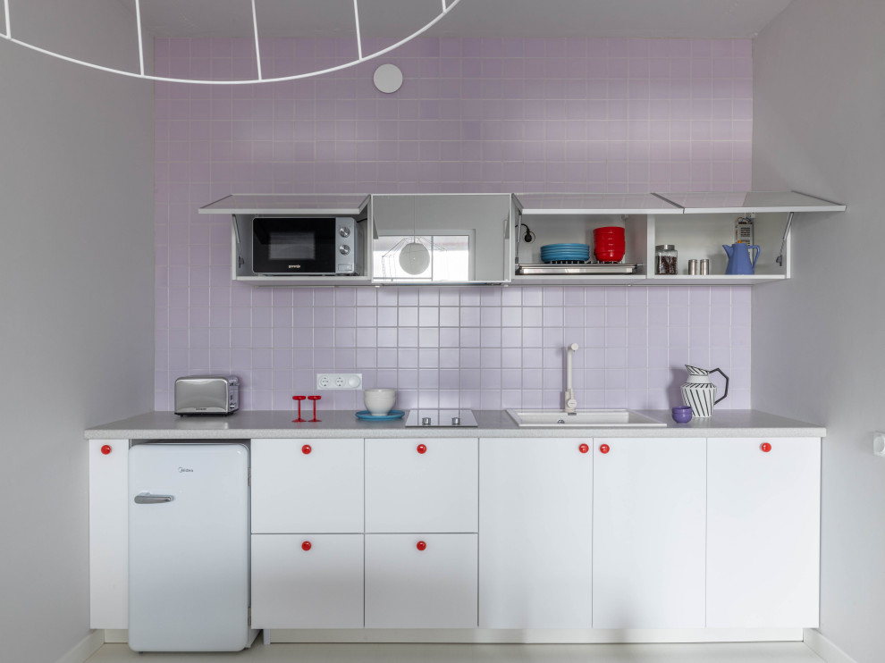 Кухня-гостиная. Вид на кухонный гарнитур.