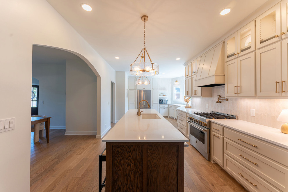 Contemporary Indian Lake Kitchen