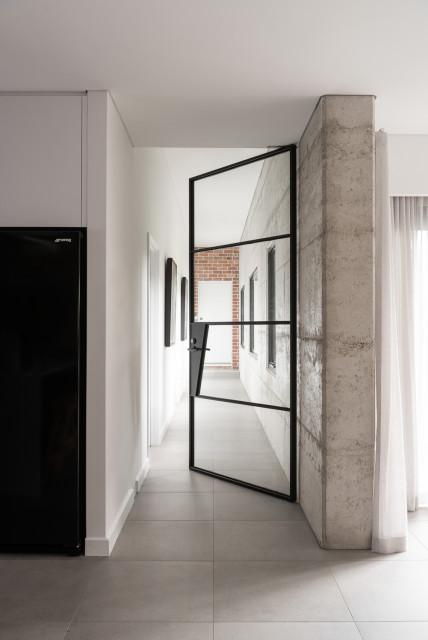 REUSE House modern-hall