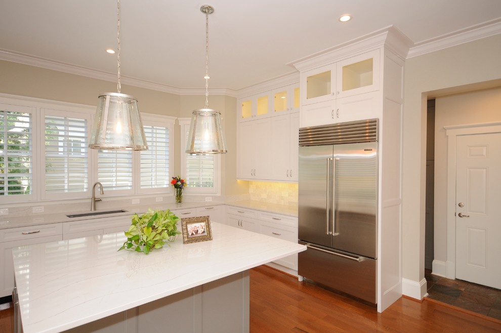 Example of a transitional kitchen design in DC Metro