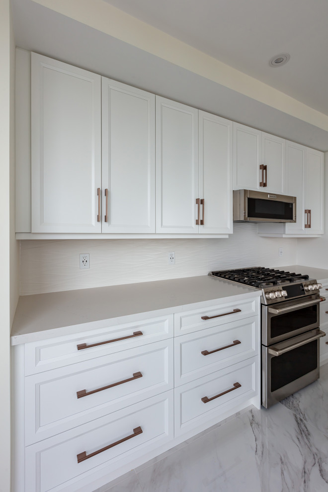 Inspiration for a transitional kitchen remodel in Toronto