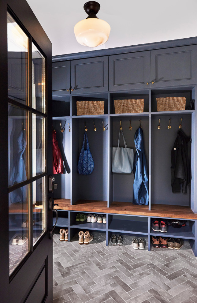 Example of a transitional entryway design in Providence