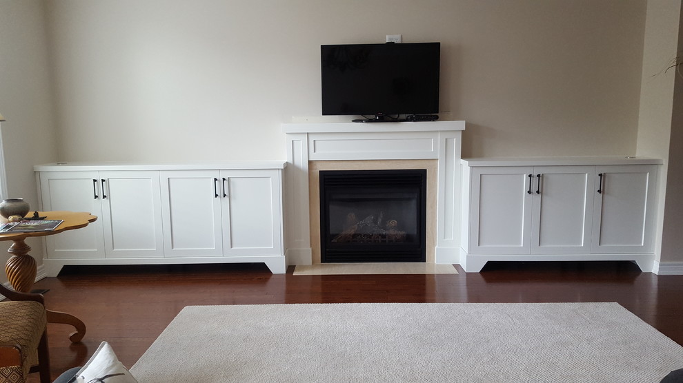 Example of a transitional home design design in Toronto