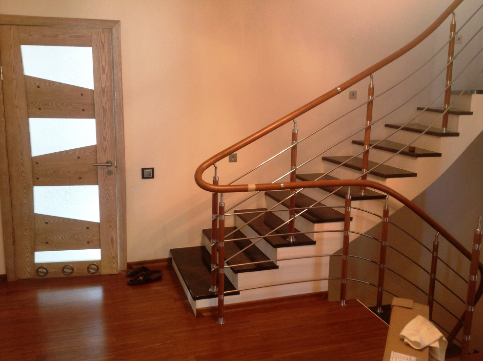 Красивое эксклюзивное  ограждение на заказ из массива дуба, и нержавеющей стали,