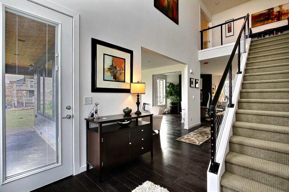 Example of a minimalist home design design in Seattle