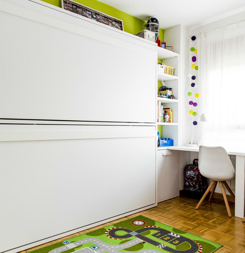 Ejemplo de dormitorio infantil de 4 a 10 años tradicional renovado de tamaño medio