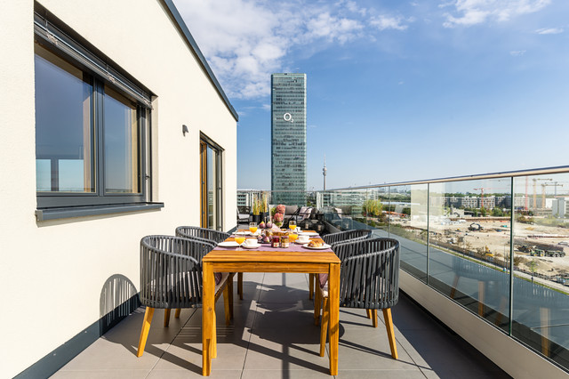 Penthouse Skyline Munich contemporaneo-terraza-y-balcon