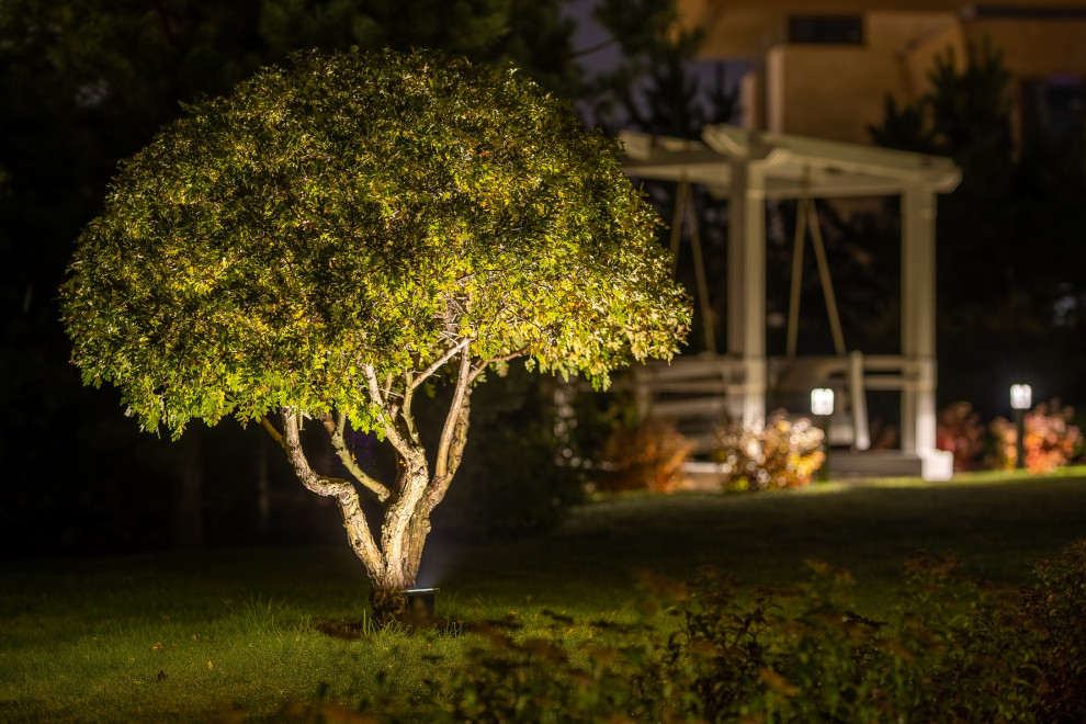 Ландшафтная подсветка участка в КП Ренессанс Парк