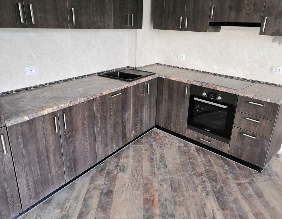 Древесный кухонный гарнитур