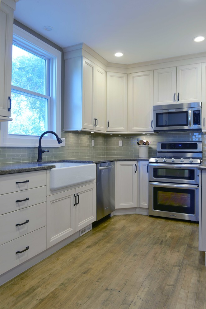 Kitchen - transitional kitchen idea