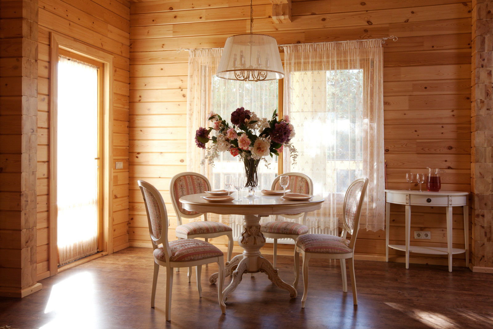 Деревянные окна в домах из клееного бруса