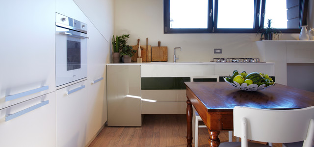 loft in campagna vicino a Brescia modern-kueche