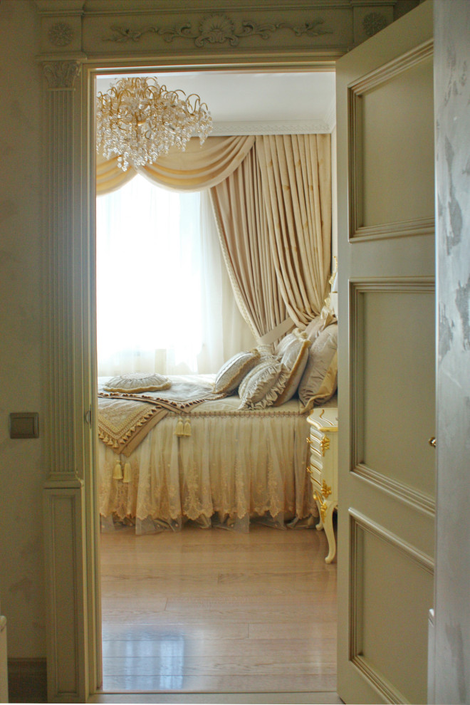 Спальни из розовой мечты: оформление кроватей; покрывала, валики, подушки