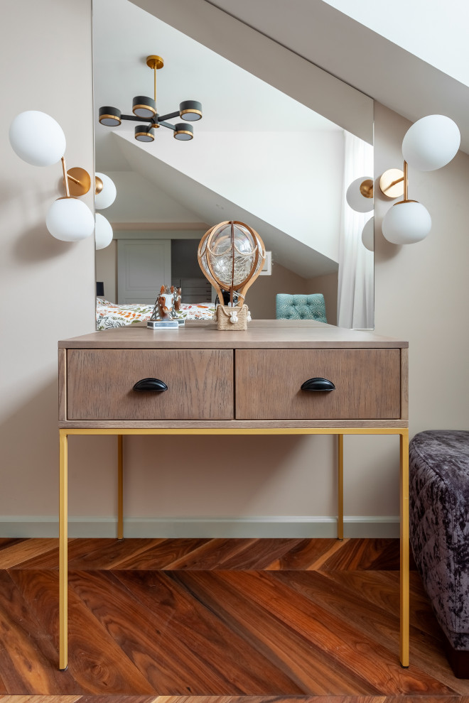 Туалетный столик из шпона на металлической основе