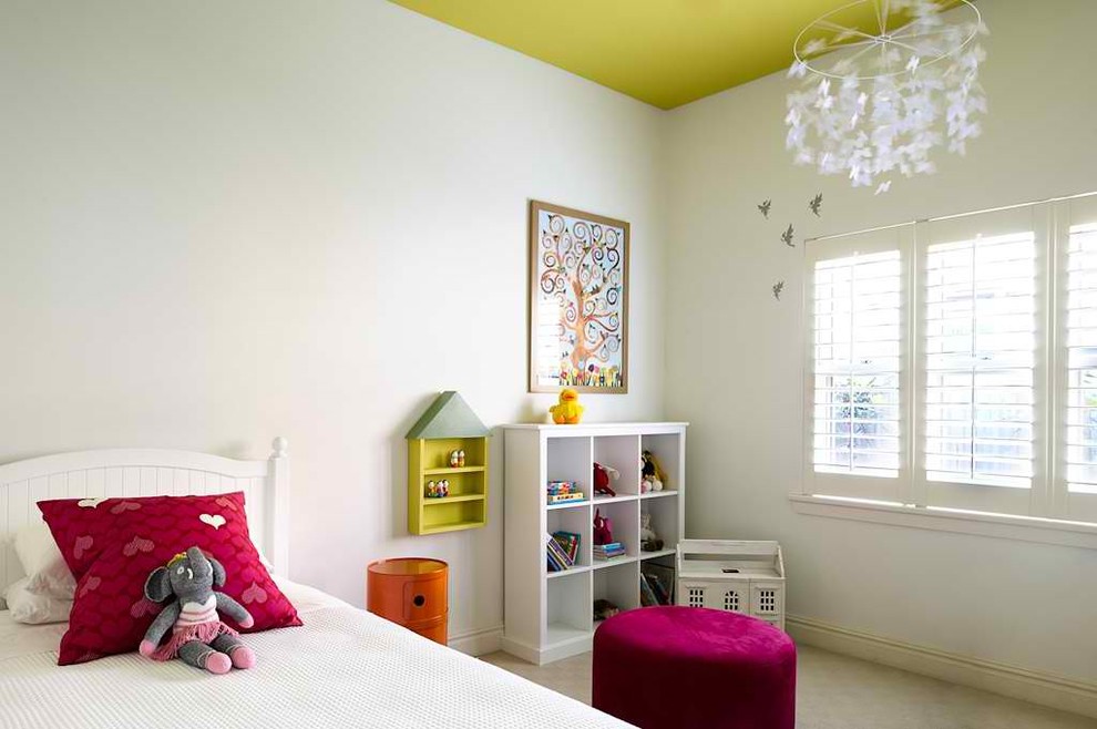 Photo of a mid-sized contemporary kids' bedroom for kids 4-10 years old and girls in Sydney with white walls, carpet and beige floor.