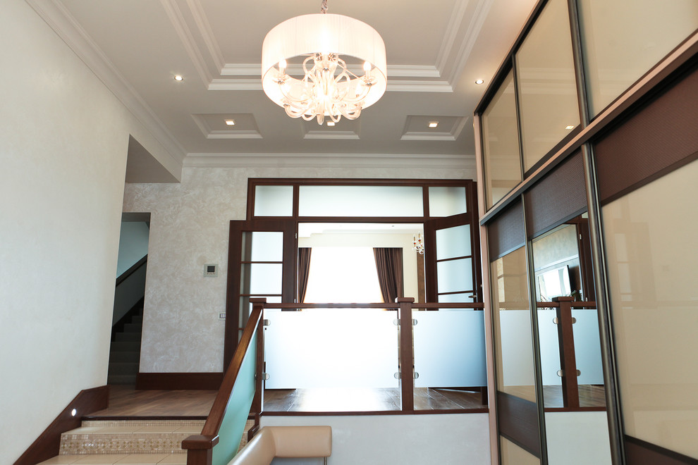 Коттедж: классический интерьер в бежевых  оттенках