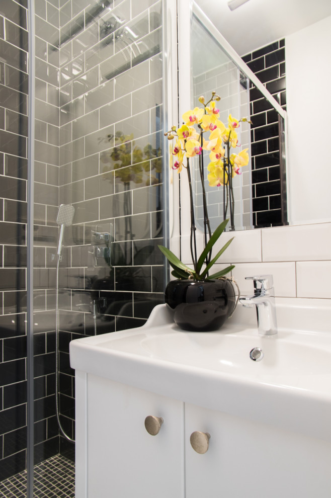 Черный, белый, золотой.