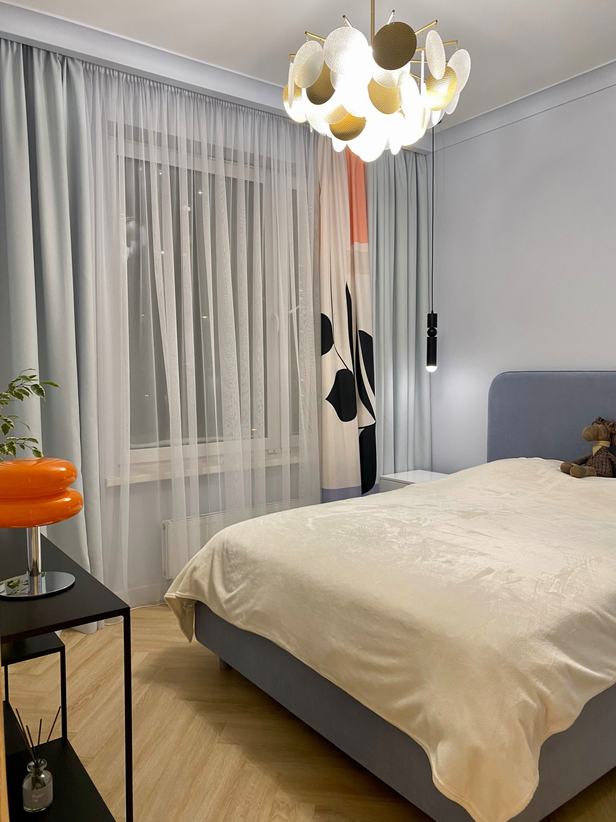 Малые м2 - не помеха комфорта. Смелый и яркий интерьер для молодой семьи