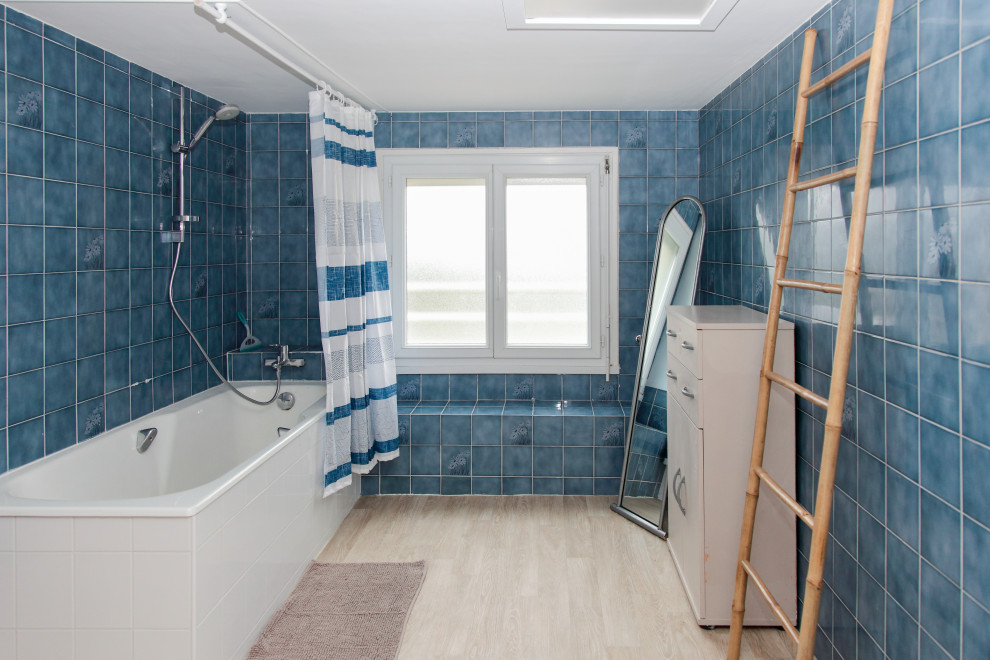 This is an example of a mid-sized mediterranean bathroom in Rennes.