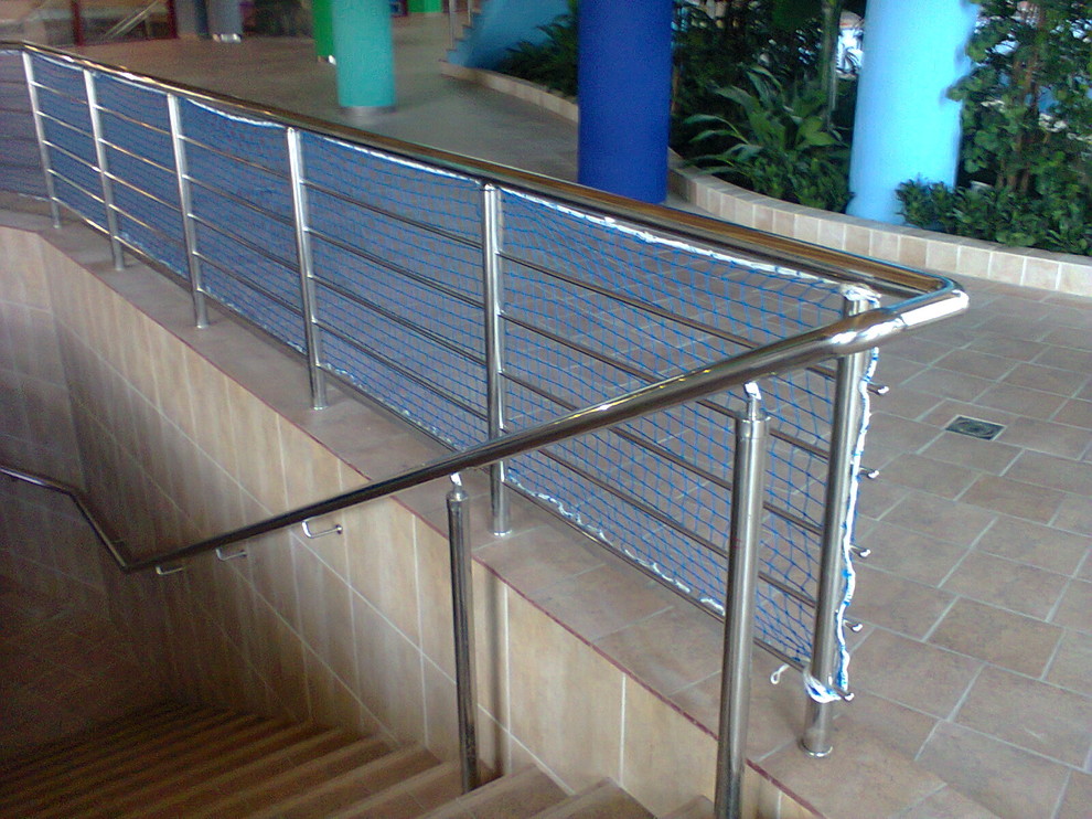 Перила из нержавейки в аквпарке.