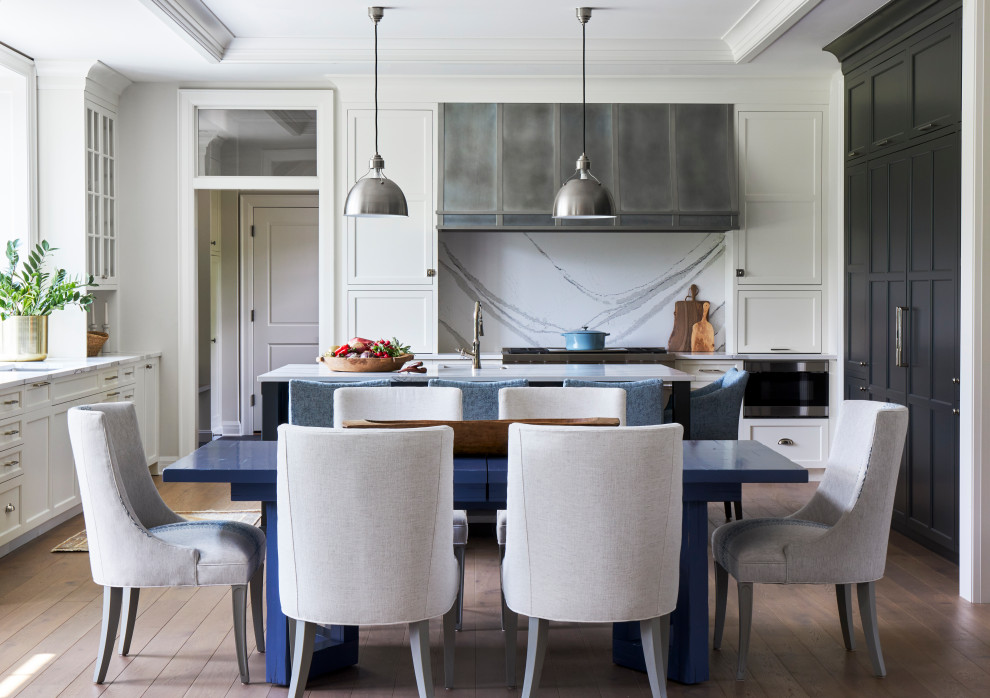 Example of a transitional kitchen design in Chicago
