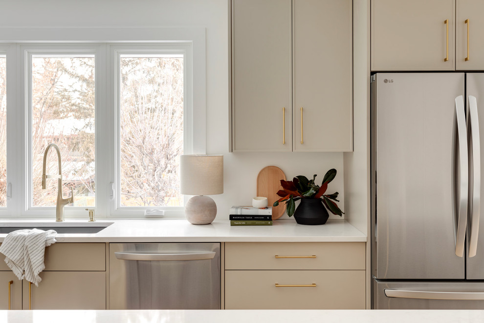 Inspiration for a transitional kitchen remodel in Calgary