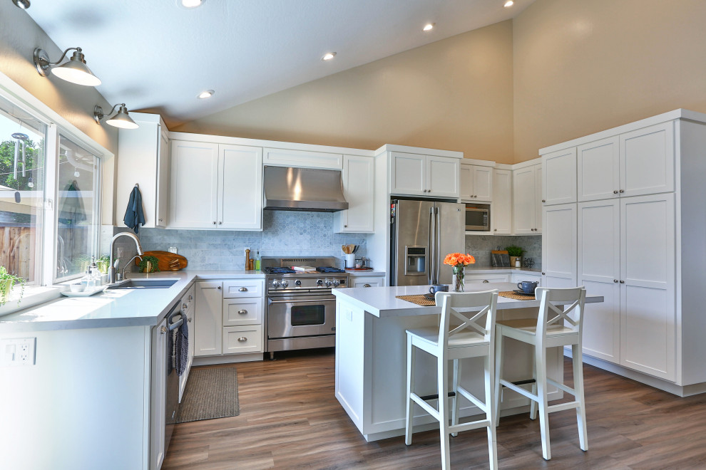 Inspiration for a transitional kitchen remodel in San Francisco