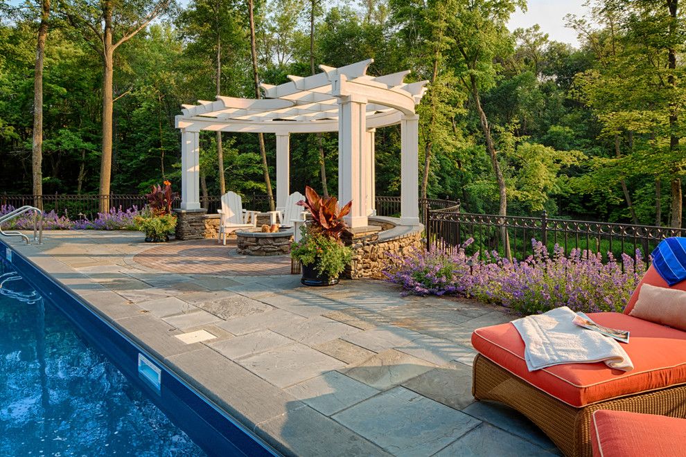 Design ideas for an expansive traditional backyard garden in Minneapolis with natural stone pavers.