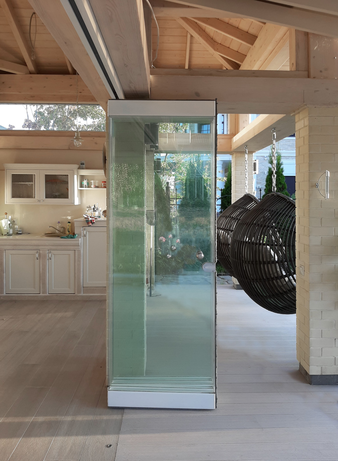 Arbour with a glass walls. Беседка со стеклом