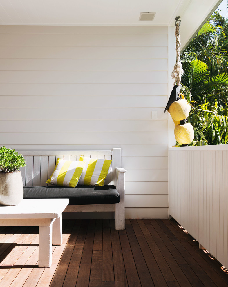 Inspiration for a mid-sized beach style screened-in verandah in Sydney with decking and a roof extension.