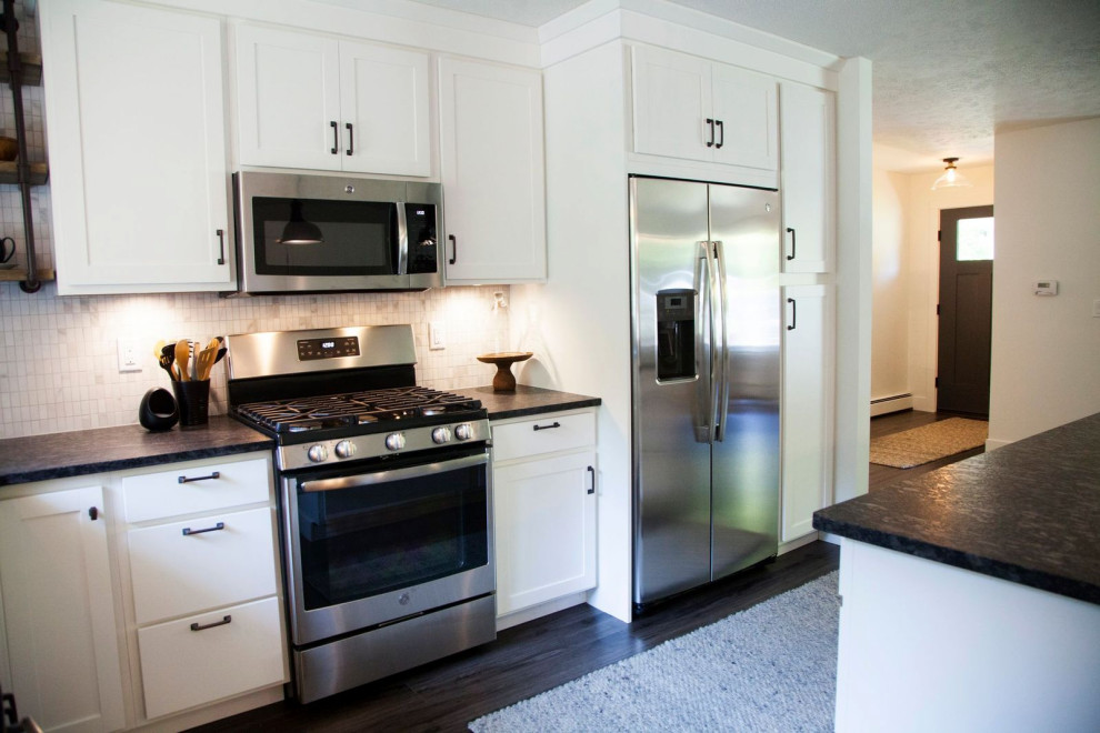 Kitchen - transitional kitchen idea