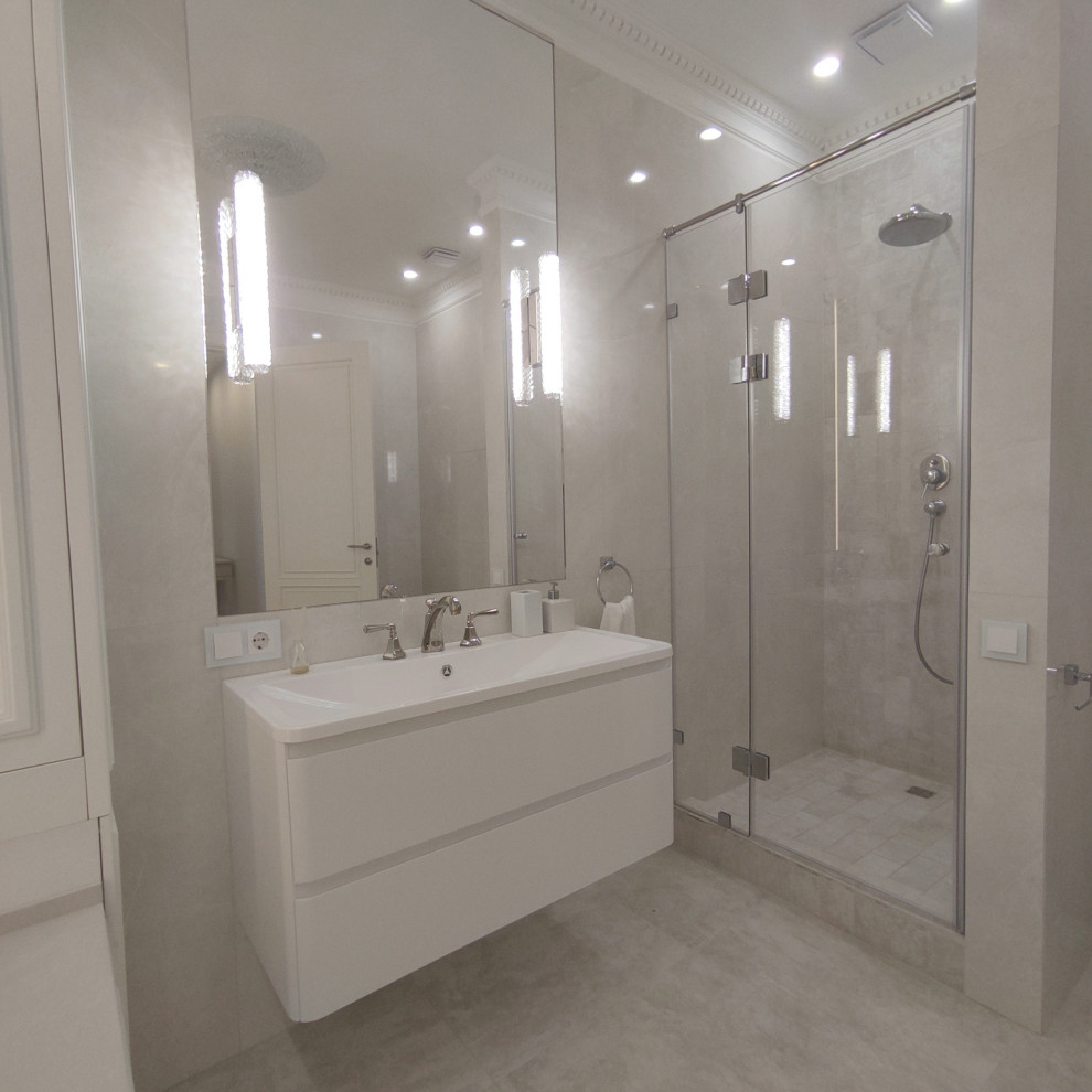 Двухуровневая светлая квартира в неоклассическом стиле