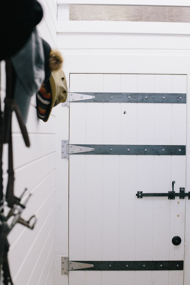 Entryway - country entryway idea in Nashville