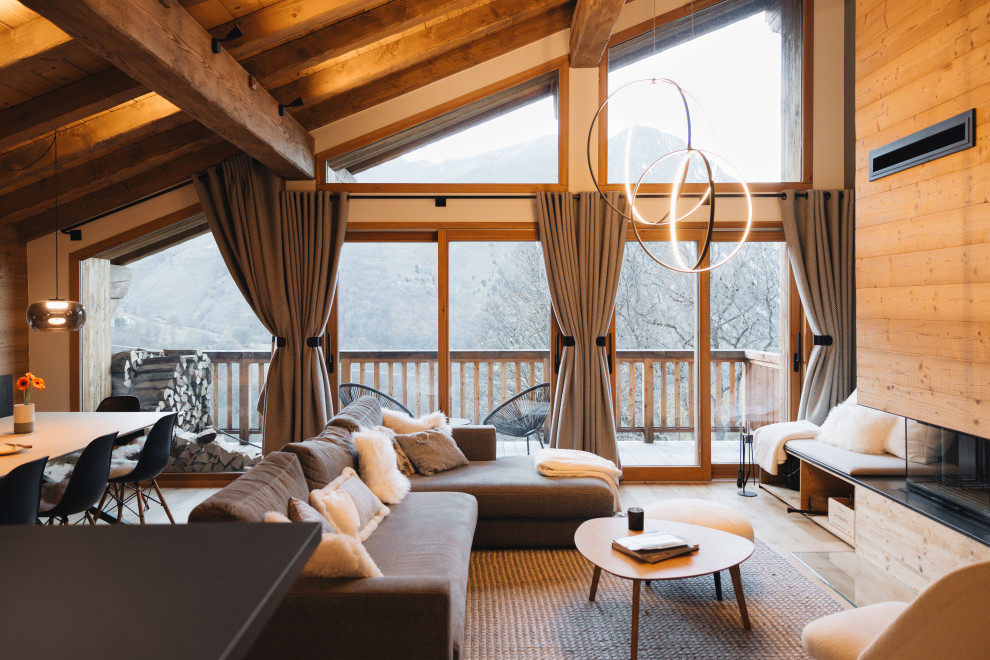 Cette photo montre une maison montagne.