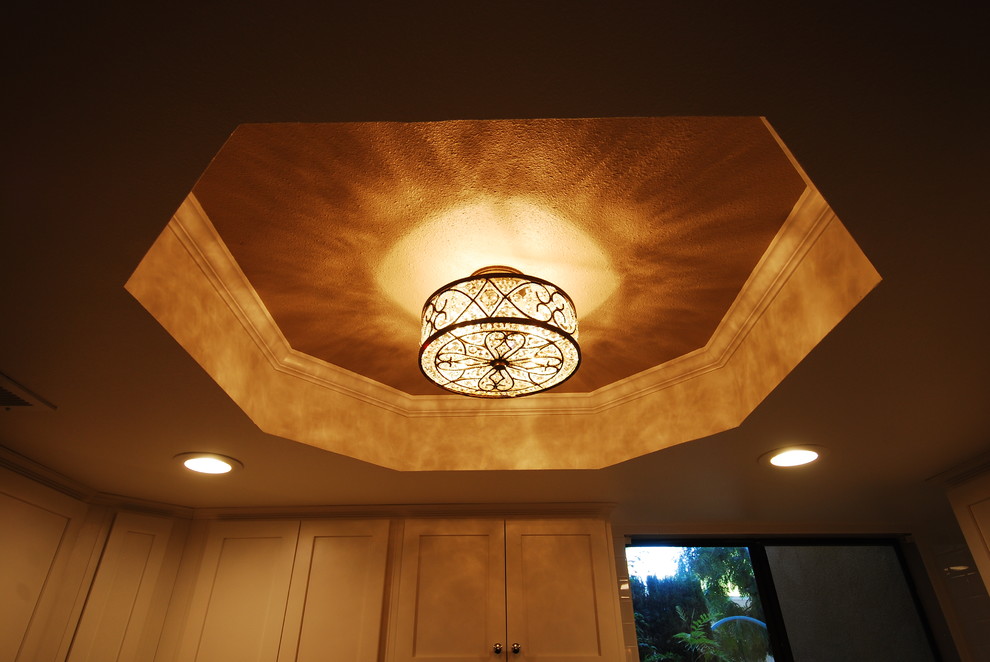Example of a small transitional u-shaped porcelain tile eat-in kitchen design with a farmhouse sink, shaker cabinets, white cabinets, quartz countertops, white backsplash, subway tile backsplash, stainless steel appliances and gray walls