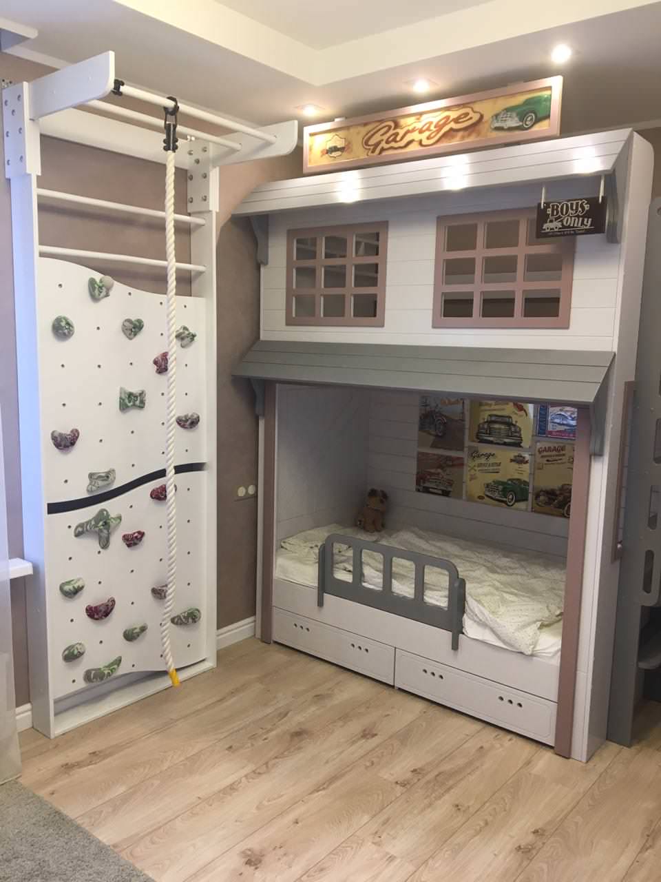 Комната для мальчика в стиле гараж