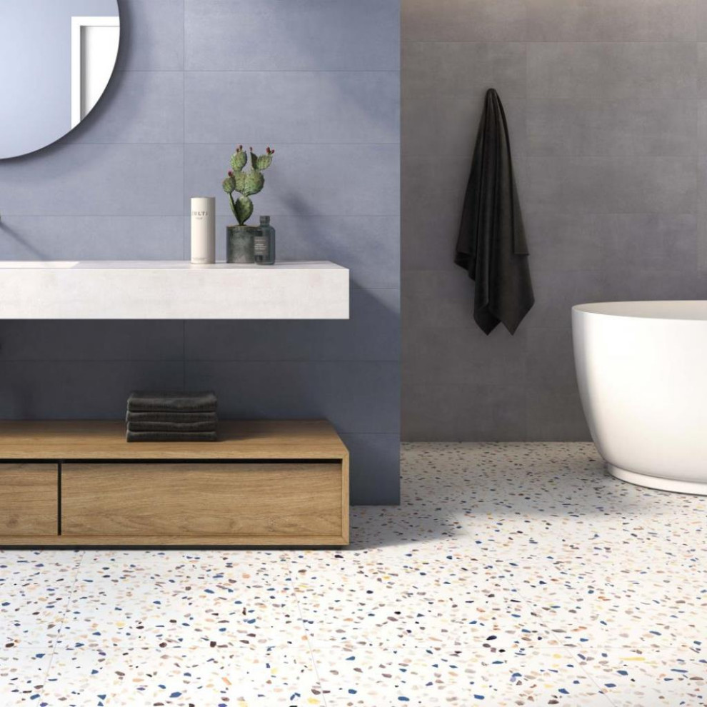 Пример оригинального дизайна: огромная ванная комната с полом из керамогранита и разноцветным полом