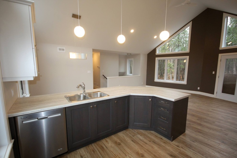 Example of a transitional kitchen design in Ottawa