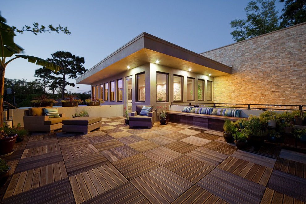 Design ideas for a contemporary one-storey exterior in Orlando.