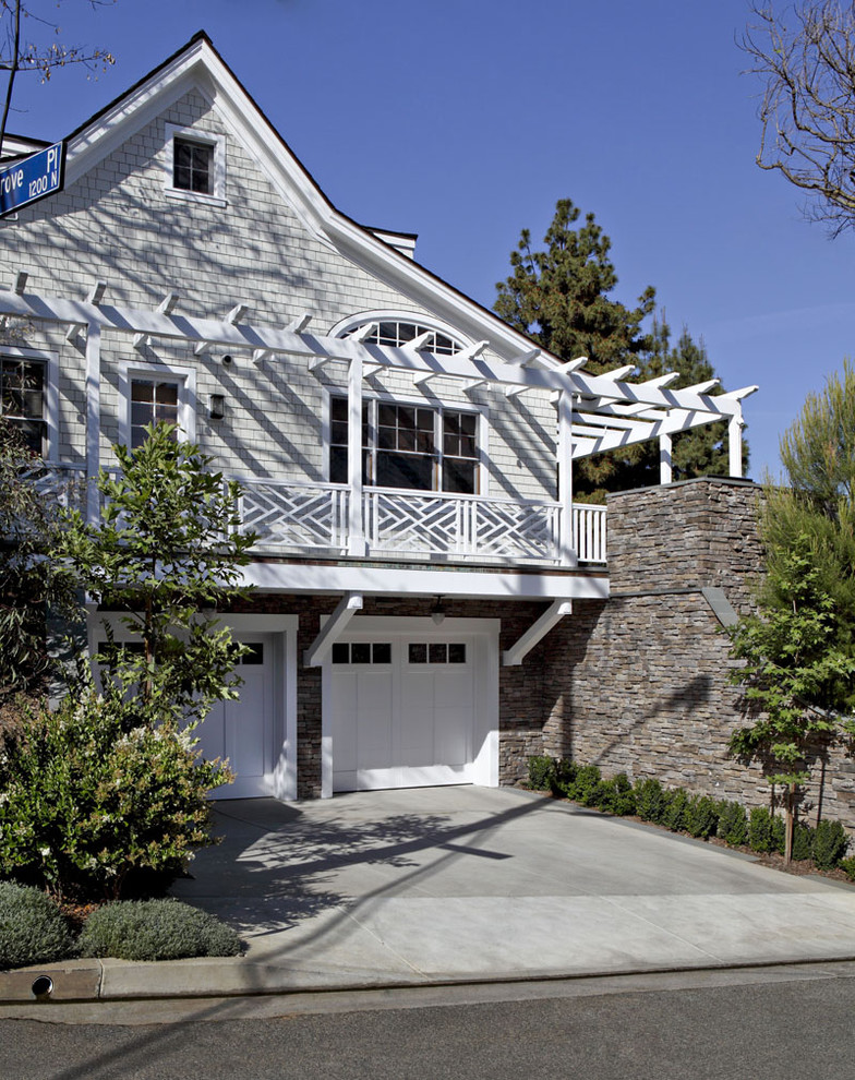 Inspiration for a traditional exterior in Los Angeles.