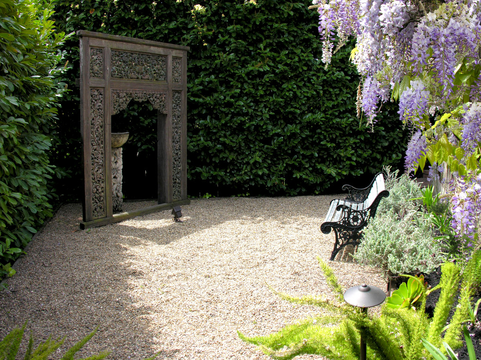 Mittelgroßer Asiatischer Garten mit Hochbeet, direkter Sonneneinstrahlung und Granitsplitt in San Francisco