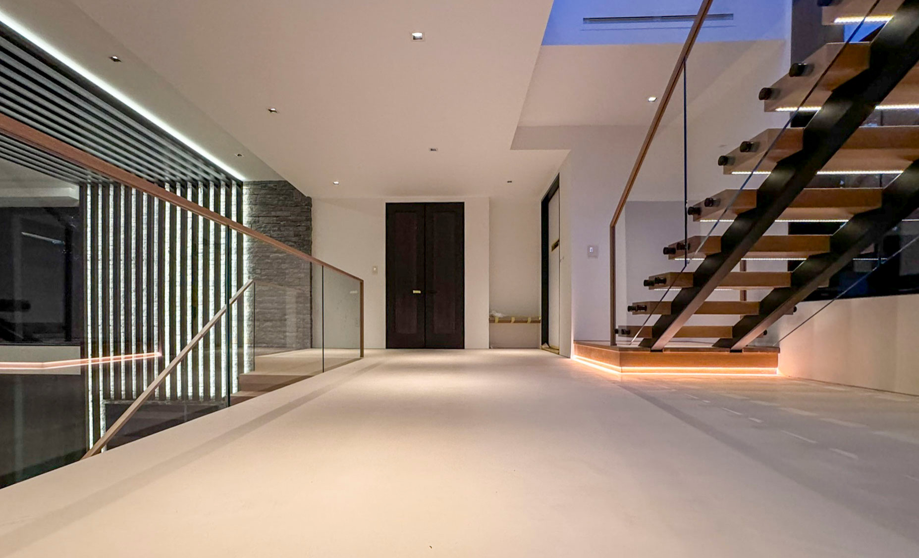 126_Visually Open and Light Contemporary Staircase, Mclean, VA 22102