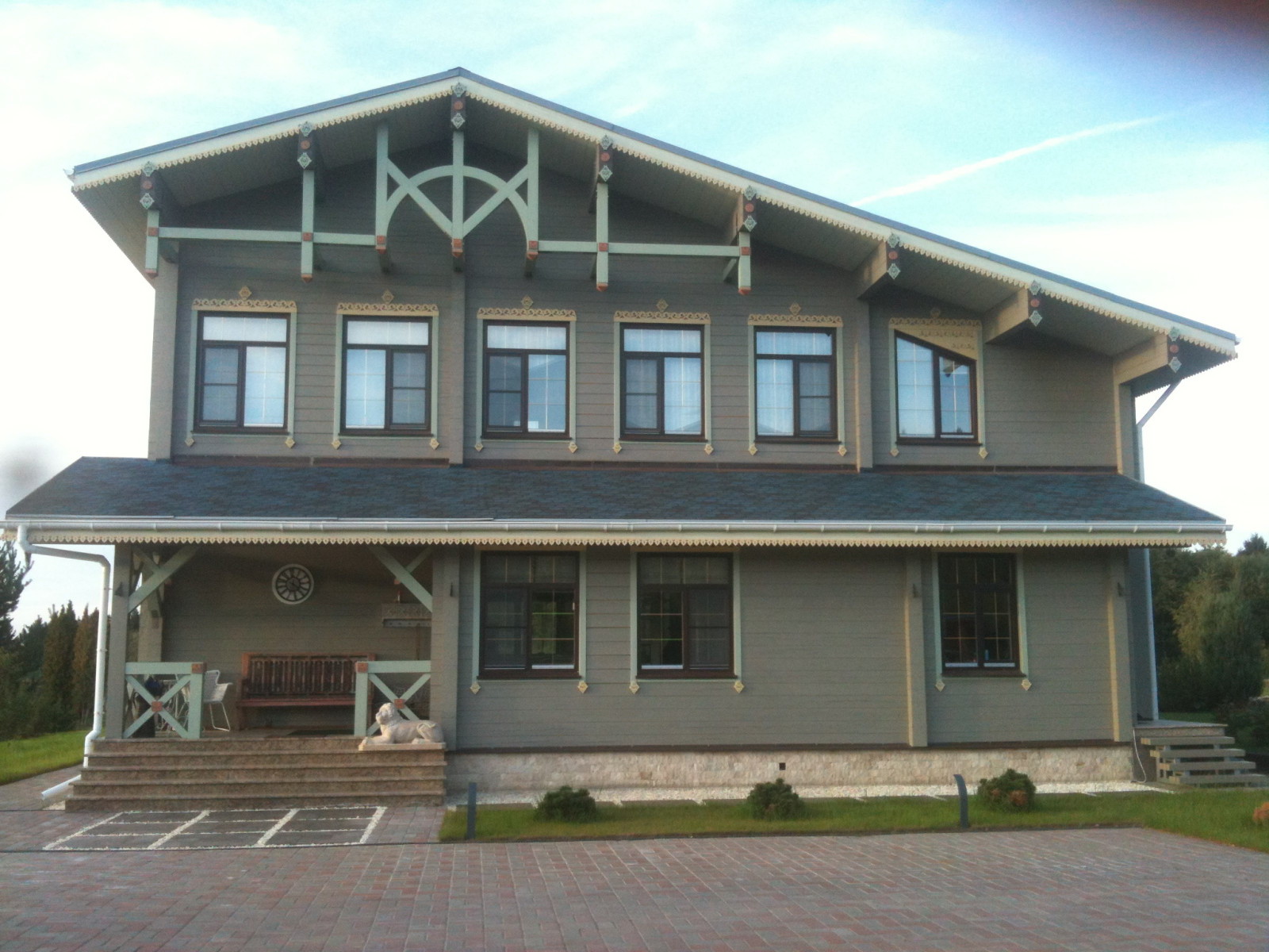 Фасады дома под Можайском до и после