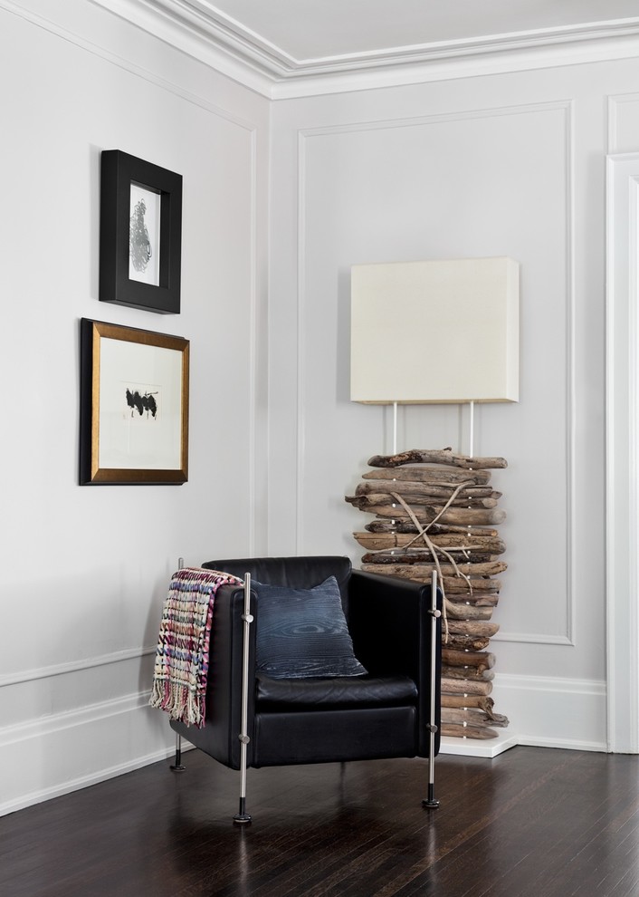 This is an example of an eclectic living room in Toronto with grey walls.