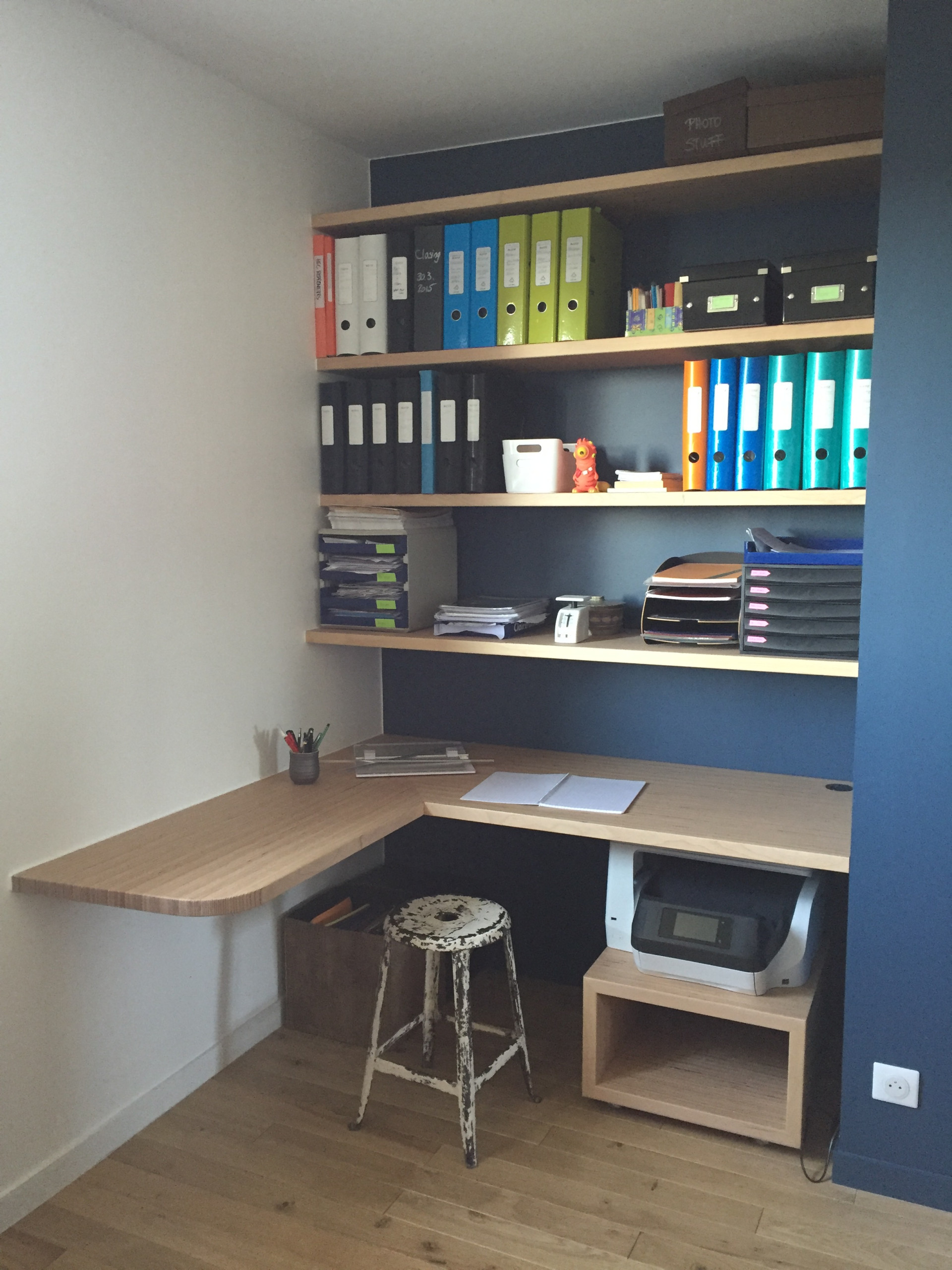 Bureau emprisonné à Buc
