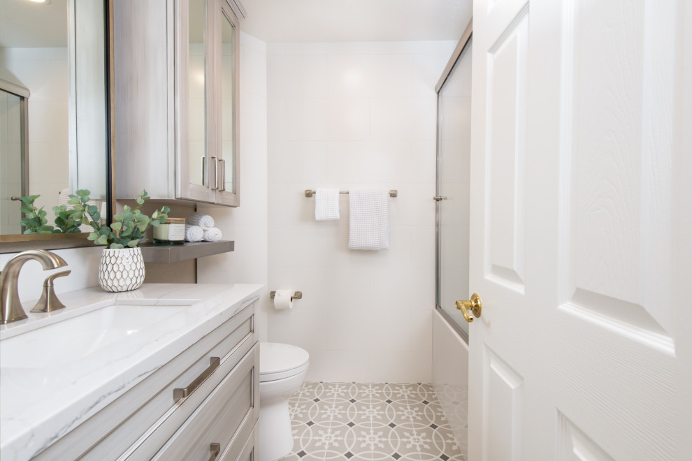 Inspiration for a transitional home design remodel in Orange County